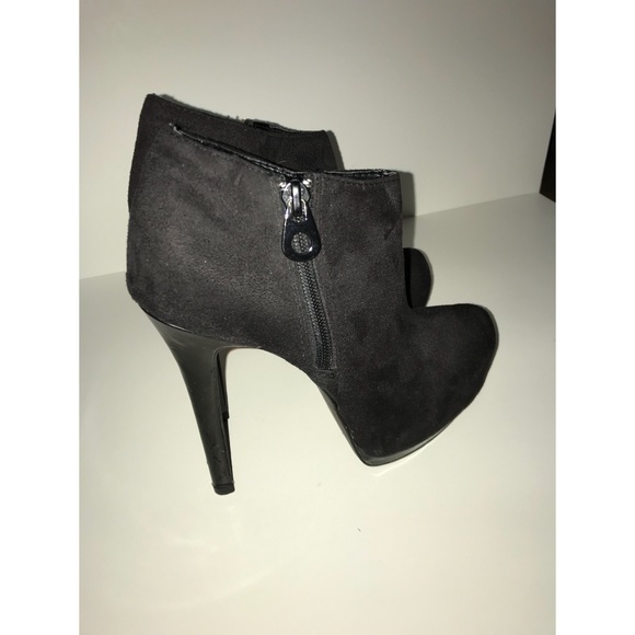 Sofia Vergara Booties - Picture 4 of 6